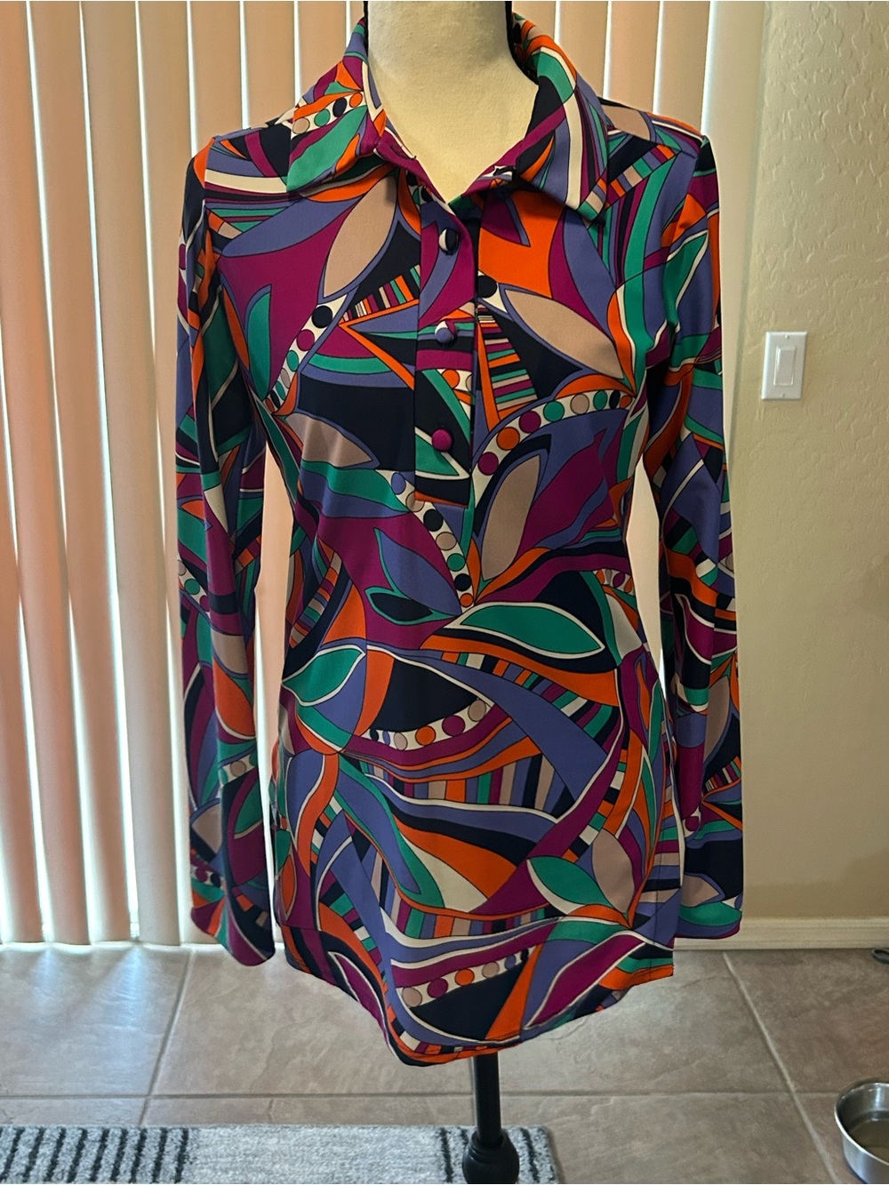 Women’s Multicolor Abstract Print Long-Sleeve Shirt